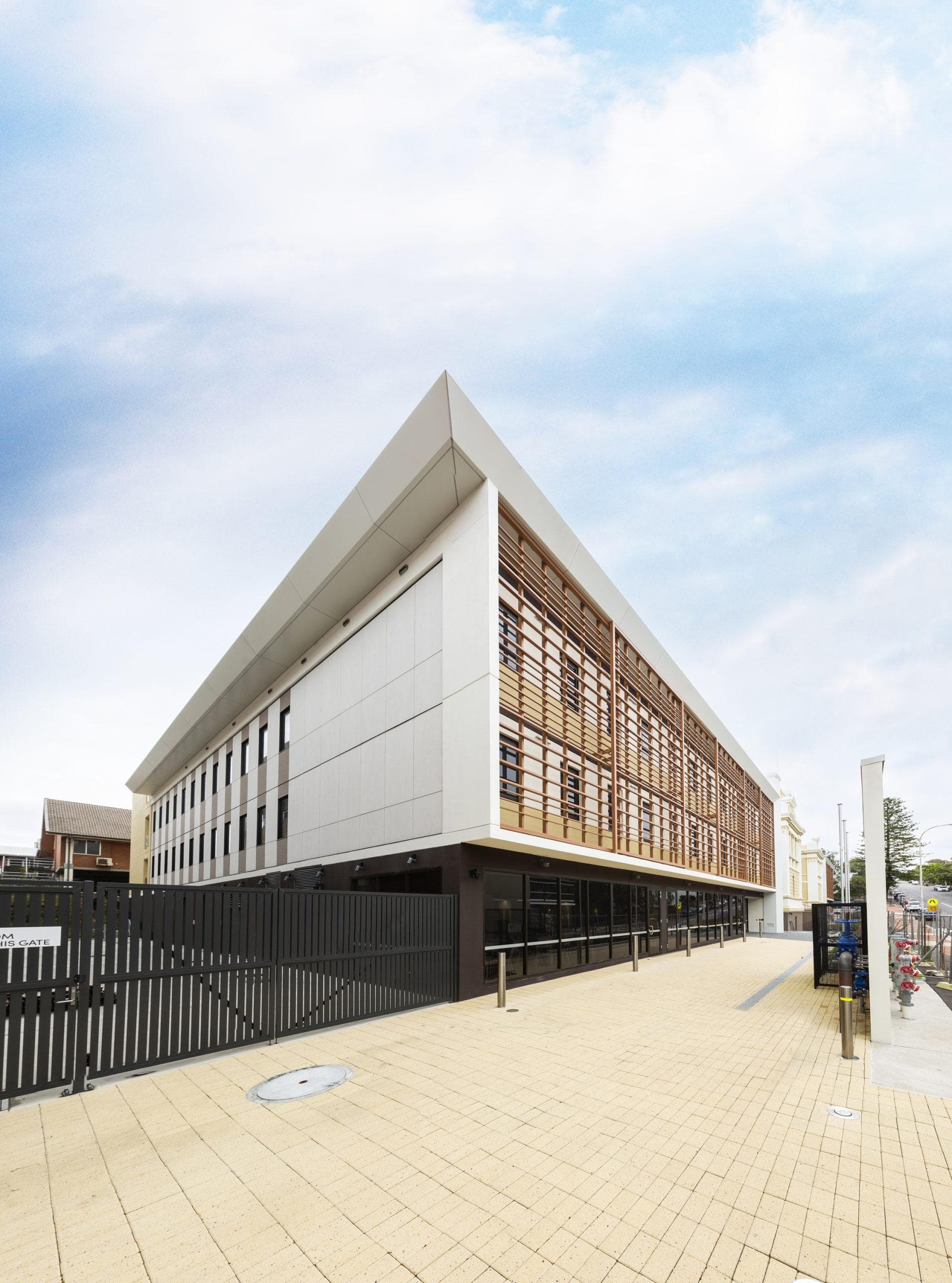 Mitsubishi ALPOLIC NC/A1 DtS non-combustible aluminium composite cladding cladding on façade of the Nihon University in Newcastle, NSW.