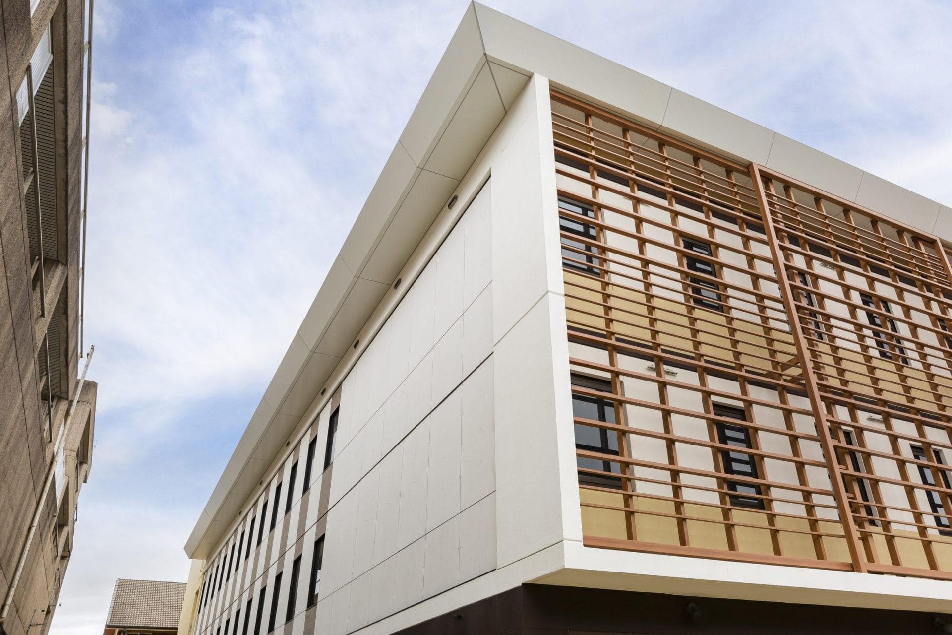 Mitsubishi ALPOLIC NC/A1 DtS non-combustible aluminium composite cladding cladding on façade of the Nihon University in Newcastle, NSW.