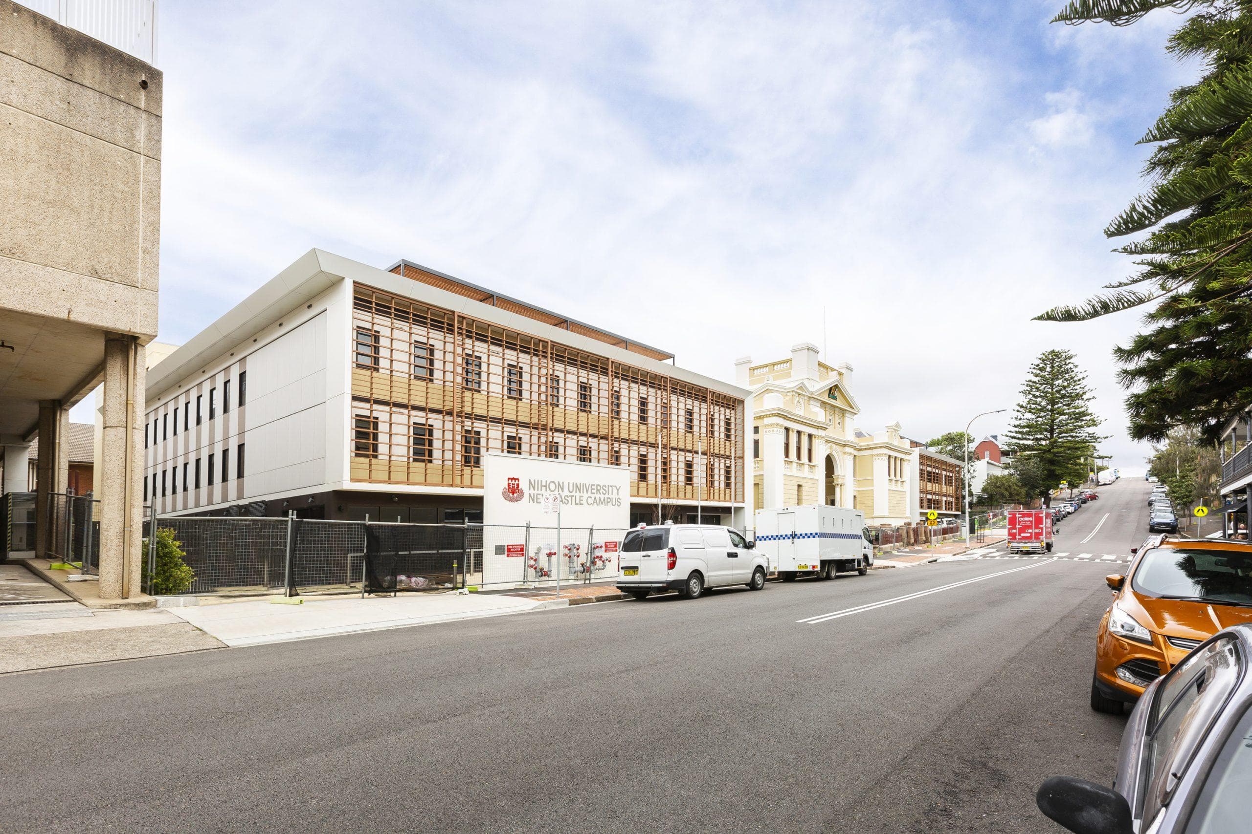 Mitsubishi ALPOLIC NC/A1 DtS non-combustible aluminium composite cladding cladding on façade of the Nihon University in Newcastle, NSW.